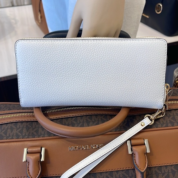 MICHAEL KORS
Leather Continental Wristlet Phone Case Wallet 
Optic White
NWT - Picture 7 of 16